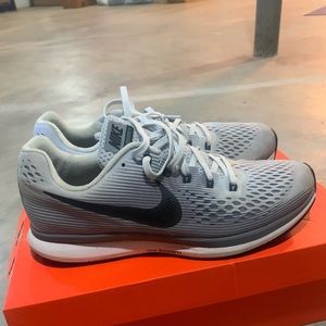 Nike Pegasus 34 Running Shoes size 9.5